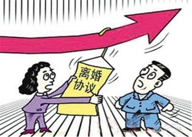 女子假离婚后买彩票，一场关于信任与现实的博弈