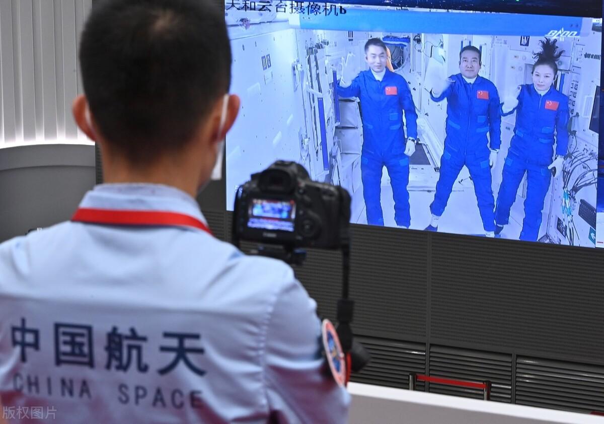 探索星辰大海，神舟十六号乘组航天员的壮丽征程