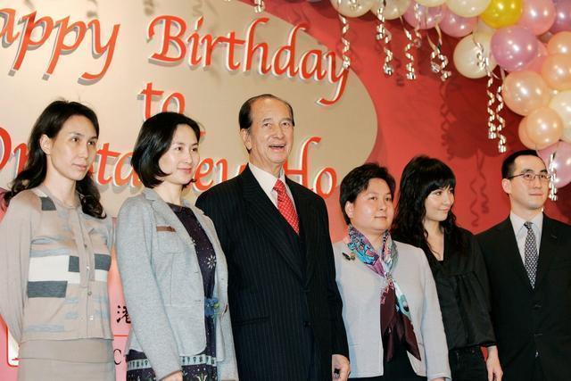 澳门六张赌牌花落谁家，最新一期视频播放大全解析