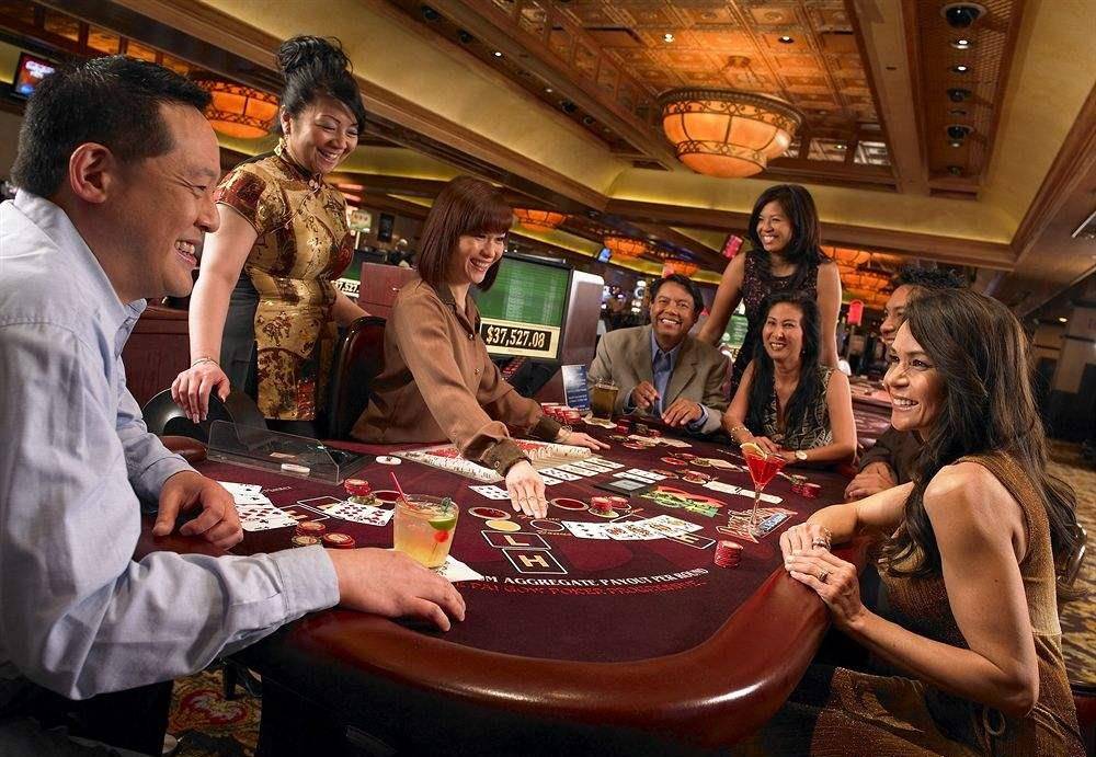 澳门6万赢一亿女赌客的传奇故事，从视频中看她的智慧与勇气