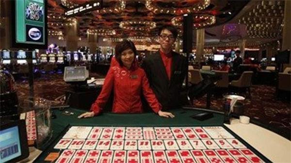 澳门赌场故事，6万赢一亿的传奇女赌客与在线视频的争议